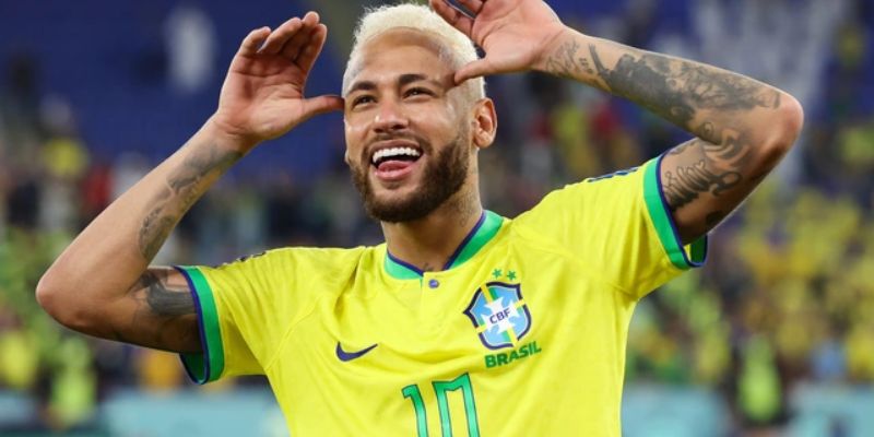 Neymar thuộc top 10 cầu thủ giàu nhất